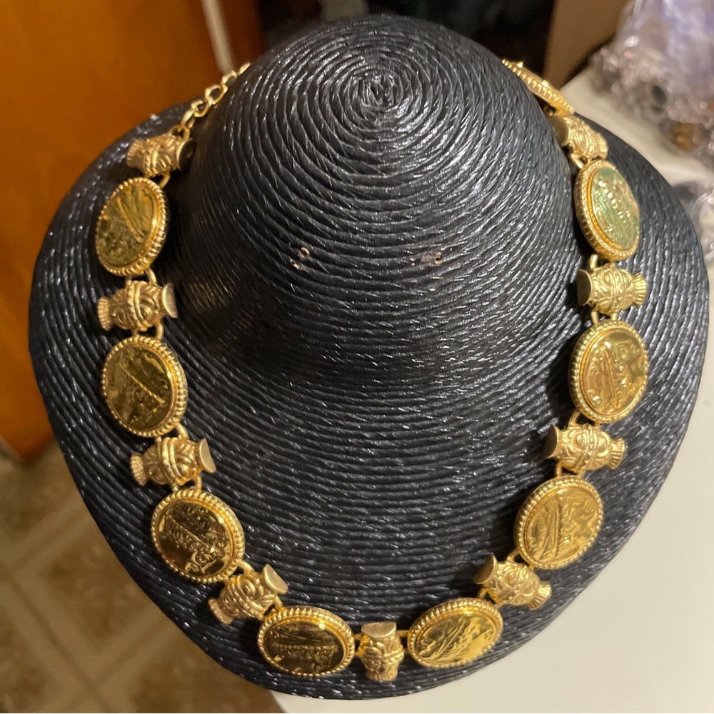 VINTAGE GOLD TONE NECKLACE APPROXIMATELY 18 Inches Long